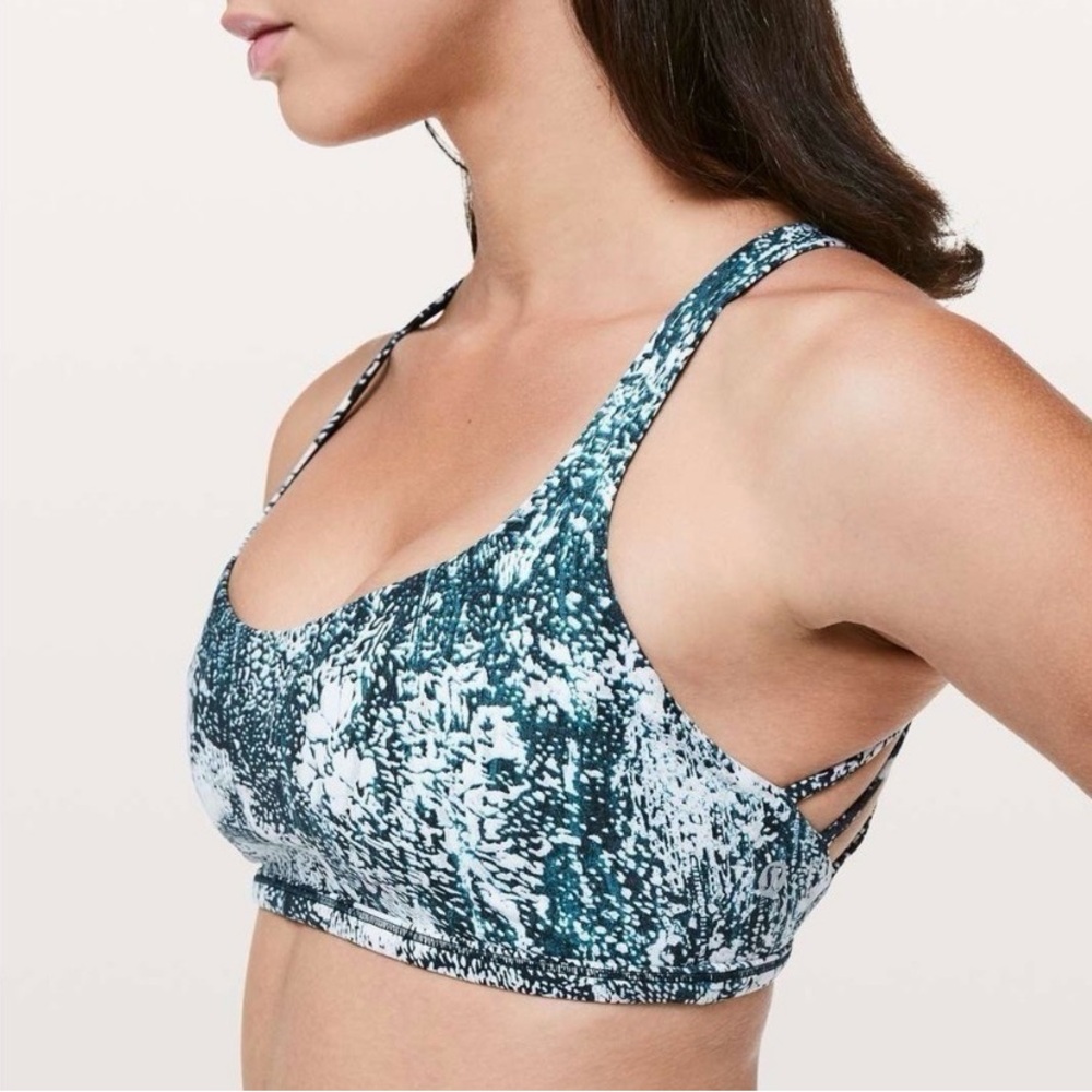 Lululemon Athletica Free to Be Wild size 4